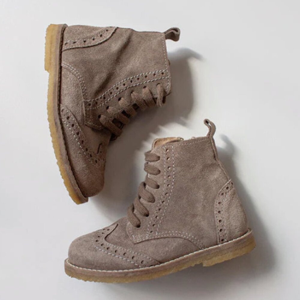 NEW The Simple Folk Tan Suede Fall Neutral Brown Unisex Boots Size 6 Toddler 2-3